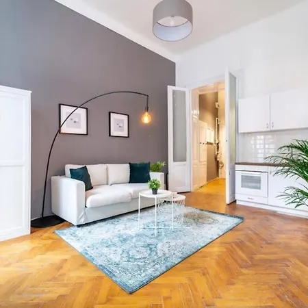 Modern Gem For 4 People Apartment Budapest