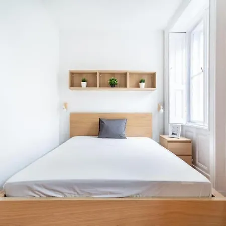 Modern Gem For 4 People Apartment *